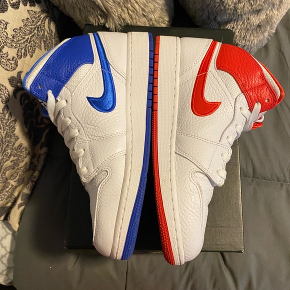 Nike Jordan Ones - Picture 2 of 4